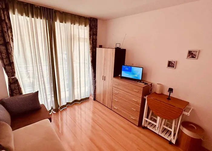 Sunny Day 6 11 Apartment Slantschew brjag